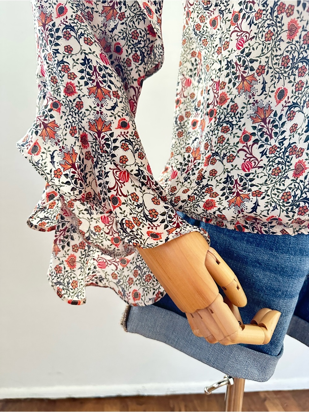 Max Studio Ivory Floral V-Neck Ruffle Sleeve Boho Blouse M